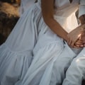 Una descripción completa de las poses amorosas para la fotografía de bodas
