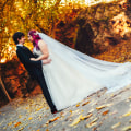 El novio posa solo para la fotografía de bodas